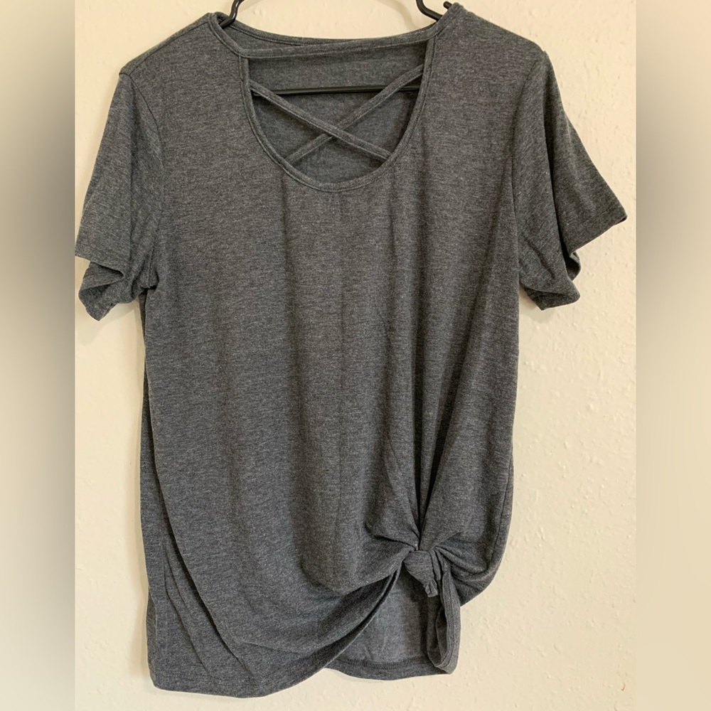 Cross side knotted tee